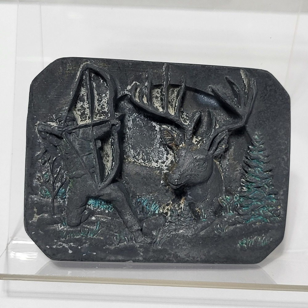 VTG 1990 Bergamot Bowhunter Deer Hunting Belt Buckle Made in USA Pewter Tone‎ *